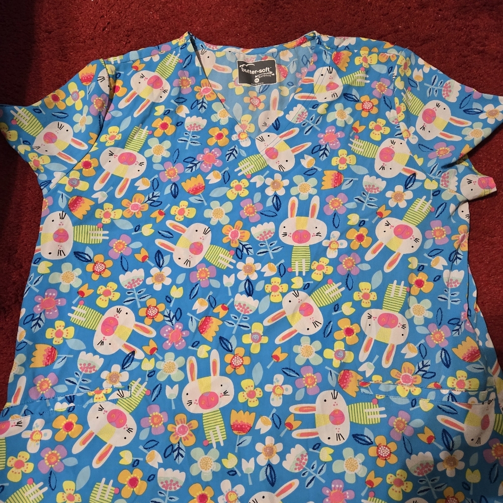 Woman's scrubs